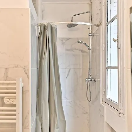 Paisible Parc Des Buttes-chaumont 파리