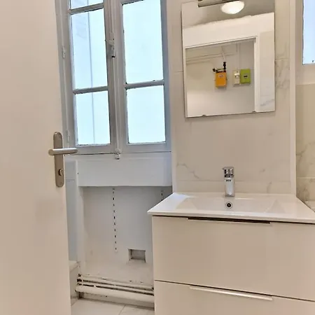 Paisible Parc Des Buttes-chaumont باريس