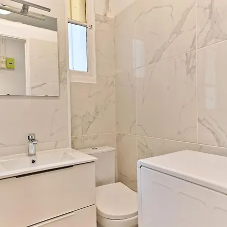 Paisible Parc Des Buttes-chaumont * باريس