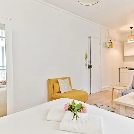 Paisible Parc Des Buttes-chaumont * باريس