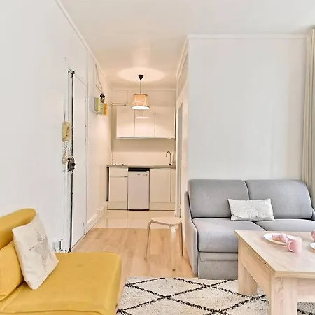 Paisible Parc Des Buttes-chaumont * باريس